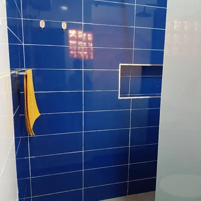 a blue tiled wall with a window in a bathroom at Ca' Estrella Santa Maria Sal in Santa Maria