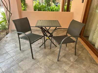 two chairs and a table on a patio at Porto Antigo, o Paraíso na ilha do Sal, no centro de Sta Maria in Santa Maria