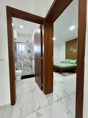 a bathroom with a walk in shower and a toilet at Salinas Breeze in Santa Maria