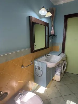 a bathroom with a sink and a mirror and a toilet at Holiday Properties Djadsal Pirata - Wi-fi in Santa Maria