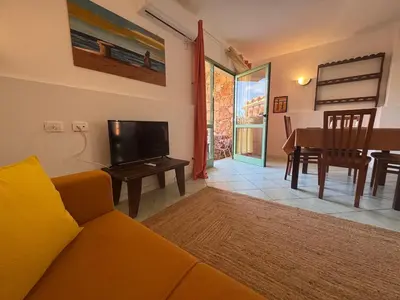 a living room with a couch and a tv and a table at Holiday Properties Djadsal Pirata - Wi-fi in Santa Maria
