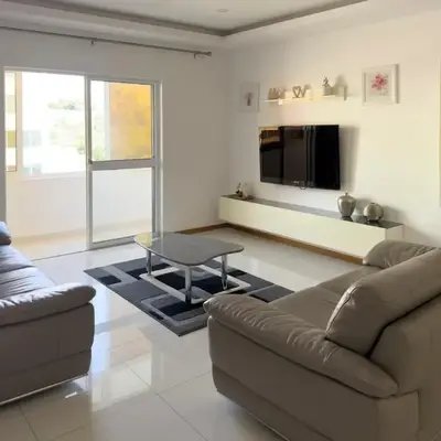 Spacious 3-bdr apt seafront