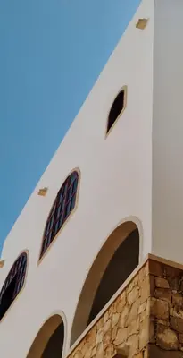 a white building with windows on it at Casa Cesaria Guest House in Sal Rei