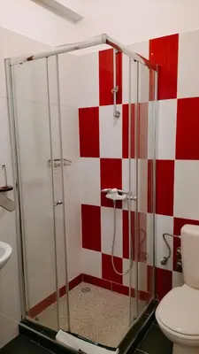 a bathroom with a shower with red and white checkered wall at Hotel Miranda & Miranda in Ponta do Sol