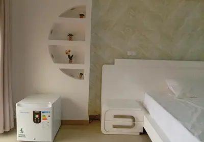 a white room with a bed and a white box at Four Palms Guest House in Praia