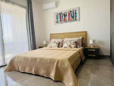 a bedroom with a large bed with two pillows at Estúdio com vista Praça do Presidente in Santa Maria