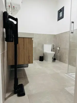 a bathroom with a toilet and a glass shower at Estúdio com vista Praça do Presidente in Santa Maria