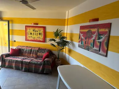 a living room with a couch and a table at Brisa Meridiana in Santa Maria