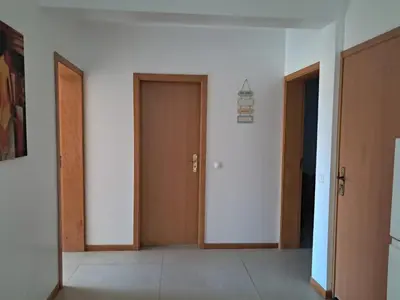 a hallway with three doors in a room at O Meu Aconchego em Montsú in Prainha
