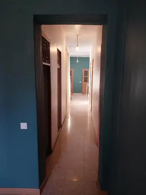 a hallway with blue walls and a hallway with a tile floor at Sol, Terra e Mar- No coração do Plateau in Praia