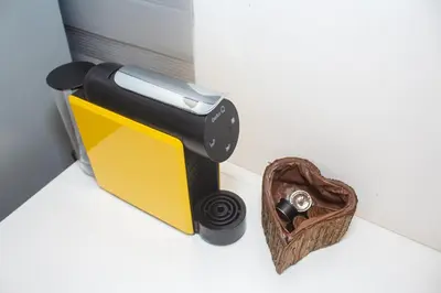 a black and yellow sewing machine next to a basket at Morabeza T2 City Center in Mindelo