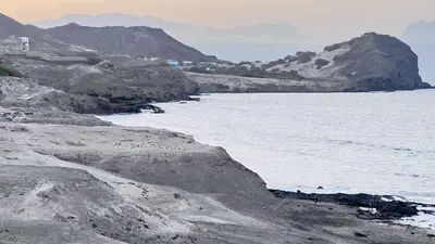 a large body of water with mountains in the background at Sossego e mar, Lazareto in Lazareto