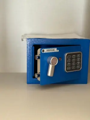 a blue toaster sitting on top of a counter at Apartament POR DO SOL A9 praia Cabral wi-fi free Sal Rei in Sal Rei