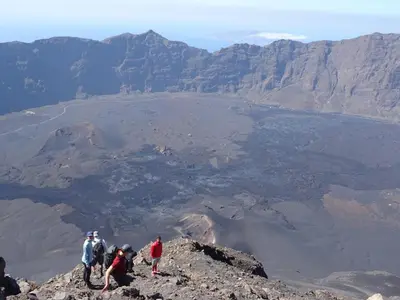 a group of people standing on top of a mountain at Pousada do Norte, ilha do Fogo in Calheta de São Miguel