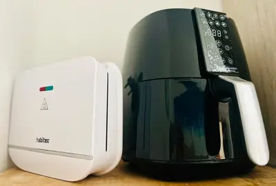a black and white coffee maker next to a toaster at Santa Maria, 4min to Beach - Pool, AC, WiFi, De'Longhi coffee maker in Santa Maria