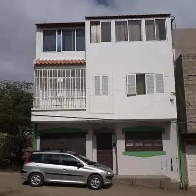 Chez Zuzu