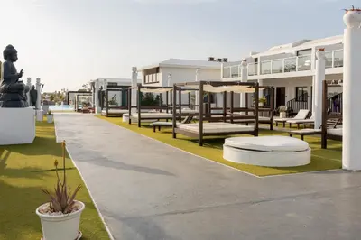 a row of benches on the side of a building at Hotel LIVVO Budha Beach in Santa Maria