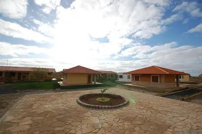 a building with a courtyard with a tree in it at Villa Maris Ecolodge in Morro