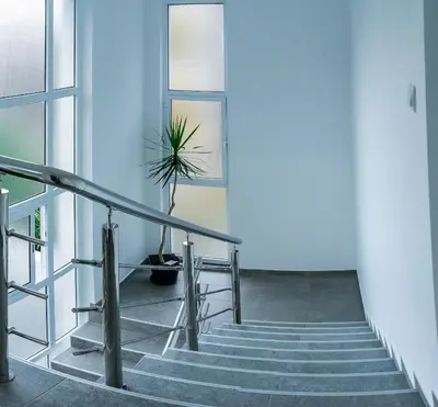 a staircase with a potted plant in a building at Casa Sams in Paul