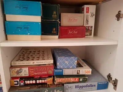 a bunch of books sitting on a shelf at Casa D'Mar in Ponta do Sol