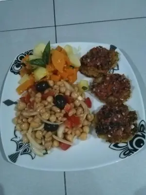 a plate of food with beans and vegetables on it at casa alcindo in Portela
