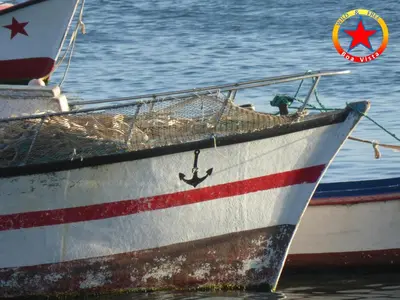 a boat with an american flag painted on it in the water at EMPFEHLUNG der MEERJUNGFRAU in Sal Rei