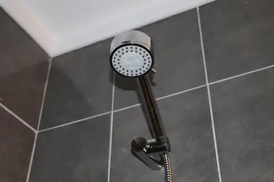 a shower with a shower head in a bathroom at Apartamento Preguiça in Espargos