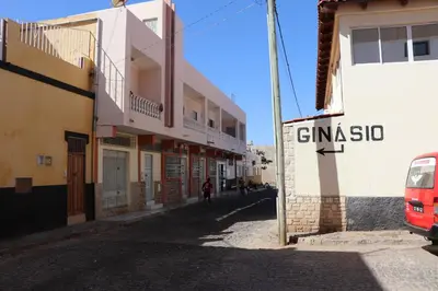 a street with a sign on the side of a building at Apartamento Preguiça in Espargos