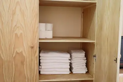 a cupboard filled with towels in a bathroom at Apartamento Preguiça in Espargos