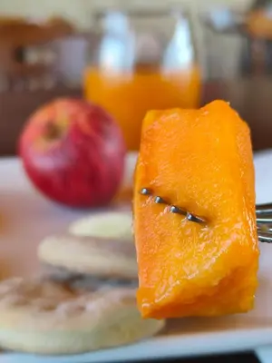 a piece of orange sitting next to an apple at Hotel Belvedere Mindelo, Cabo Verde in Mindelo