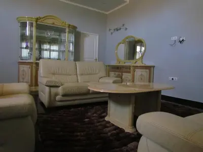 a living room with a couch and a table and a mirror at Residêncial Carlos Carvalho in Praia