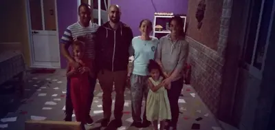 a family posing for a picture in a room at Ciza e Rose in Portela