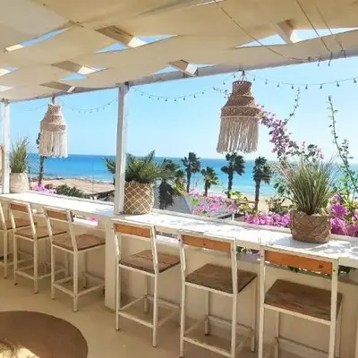 Beach penthouse with rooftopbar and Fiber WiFi
