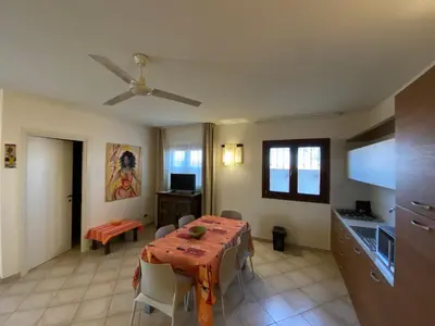 a kitchen and dining room with a table and chairs at Zen House Tropical in Santa Maria
