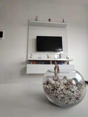 a glass bowl filled with rocks in a living room at Apartamento Coral in Santa Maria