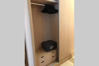 a room with a closet with a speaker in it at Schönes, ruhiges und geräumiges Apartment mit Poolanlage in der Nähe von Santa Maria in Prainha