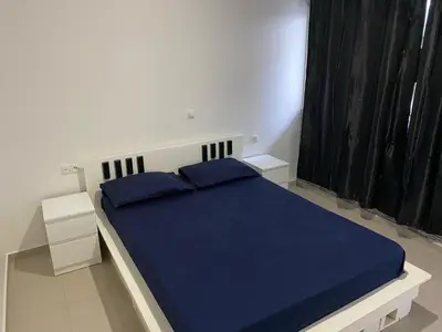 a bedroom with a bed with blue sheets and a window at Bellamy in Porto Novo