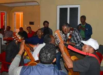 a group of people playing instruments in a room at Residensia Ka Denxu in Vila Nova Sintra