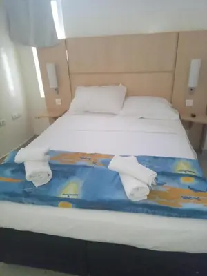 a bedroom with a bed with towels on it at Maison Residencial casa de ferias in Pedra Badejo