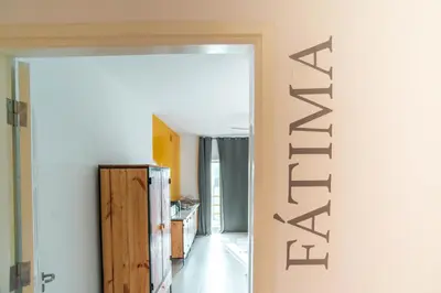 a hallway with a door leading into a room at Apartamento Fátima Amwilla Guesthouse in Mindelo