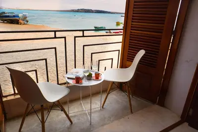 a table with two chairs and a view of the ocean at Leben am Atlantik hautnah spüren in Sal Rei