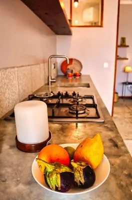 a plate of fruit on a counter in a kitchen at Leben am Atlantik hautnah spüren in Sal Rei