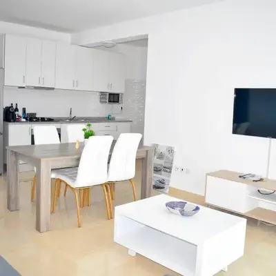 Lovely - Luxury 2 Bedrooms 500m from the Beach