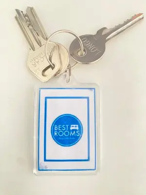 a key chain with a best rooms tag on it at Best Rooms - Quarto 3 Plateau in Praia