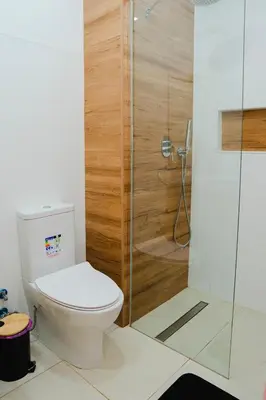 a bathroom with a toilet and a shower at 3 bdr aprt, amazing seaview, rooftop pool - LCGR in Praia