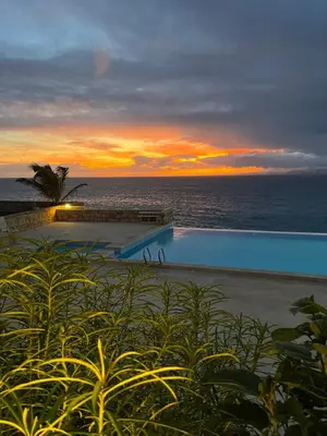 a sunset over the ocean with a swimming pool at Villa GÊMEO vue mer, piscine accès privé plage in Calheta Do Maio