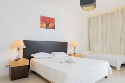 a hotel room with two beds and two lamps at Kriol Guest House in Praia