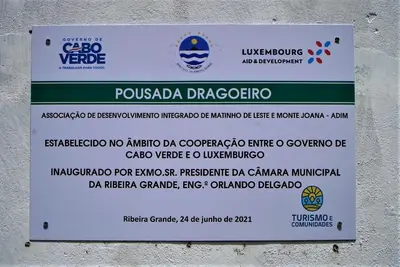 a sign on a wall that says pismozonazonazonazonagraeper at Pousada Dragoeiro Monte Joana Santo Antão in Ribeira Grande