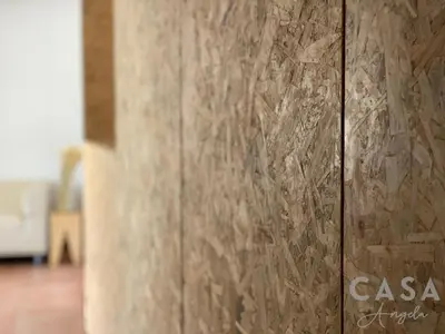 a close up of a wooden wall in a room at Residencial Casa Ângela in Espargos
