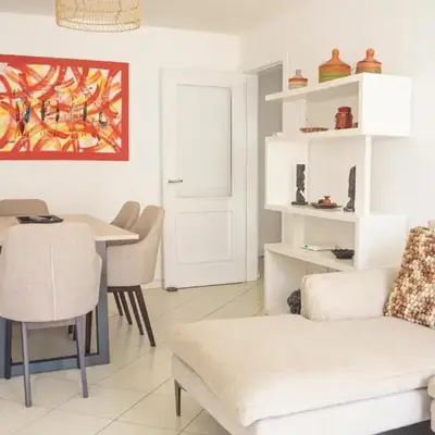2 bdr cozy beachside apartment